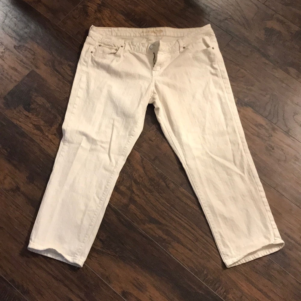 American Eagle size 16 white cropped jeans